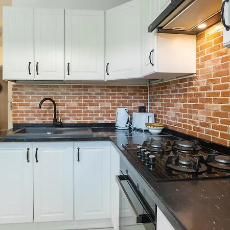 Bohema - Przytulne Mieszkanie Blisko Centrum I Dworca, Parter, Balkon, Park, Parking Apartment