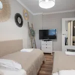 דירה Bohema - Przytulne Mieszkanie Blisko Centrum I Dworca, Parter, Balkon, Park, Parking *