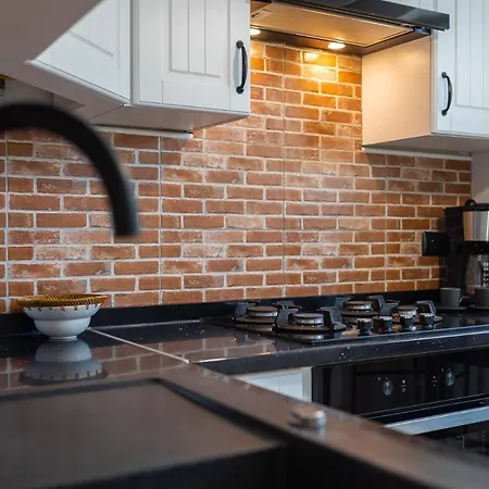 Apartmán Bohema - Przytulne Mieszkanie Blisko Centrum I Dworca, Parter, Balkon, Park, Parking Karpacz