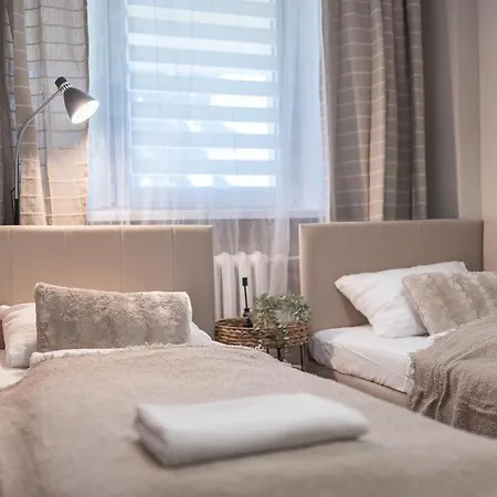 Apartmán Bohema - Przytulne Mieszkanie Blisko Centrum I Dworca, Parter, Balkon, Park, Parking *