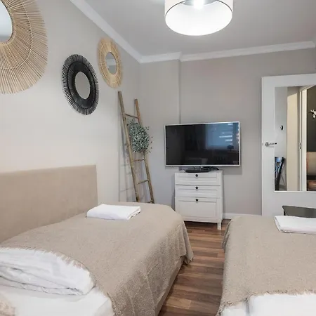 Apartmán Bohema - Przytulne Mieszkanie Blisko Centrum I Dworca, Parter, Balkon, Park, Parking *